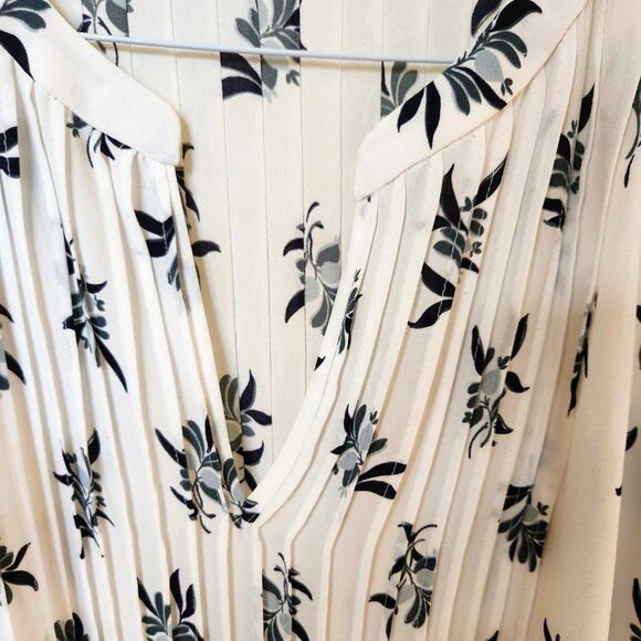 Ann Taylor Flowy Bell Sleeve Blouse Navy Sprigs Sz S - Picture 3 of 6